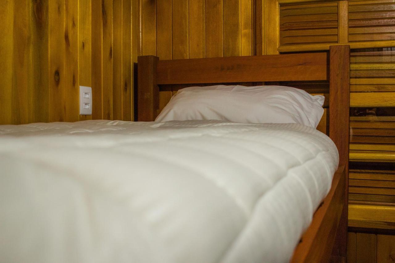 Ayllu Refugio Ecologico Hostel Урубиси Екстериор снимка